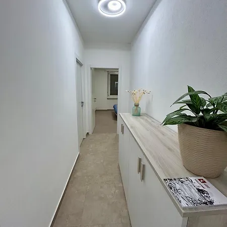 Guest house *veranda's Rooms* - Free Parking In