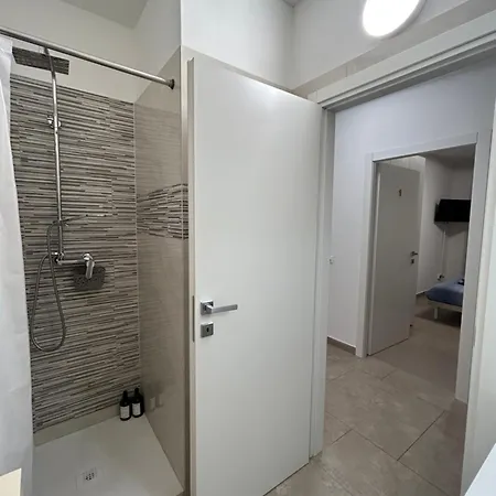 La Veranda Guest - Free Public Transport & Parking, Close To Center Pensionat 3*