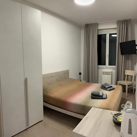 Гостевой дом *veranda's Rooms* - Free Parking In