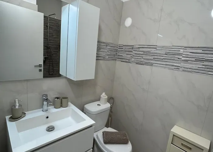 La Veranda Guest - Free Public Transport & Parking, Close To Center Gasthof 3*